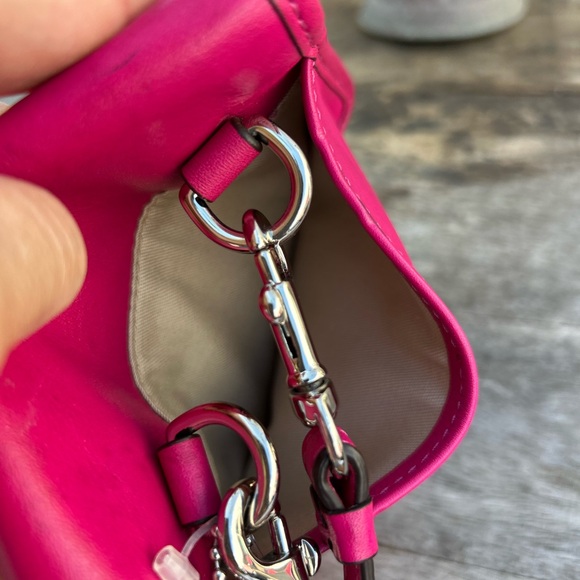 Coach 48005 Legacy mini Women’s Fuchsia Leather Crossbody Bag super cute - Picture 4 of 12